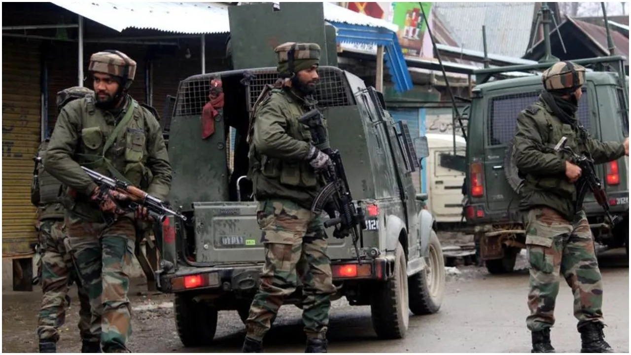 J&K: अवंतीपोरा में सुरक्षाबलों की आतंकियों से मुठभेड़, एक आतंकी ढेर