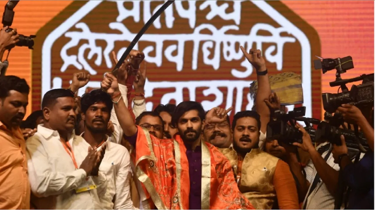 'भगवा' हुई राज ठाकरे की मनसे, बेटे अमित ठाकरे की भी हुई पार्टी में एंट्री