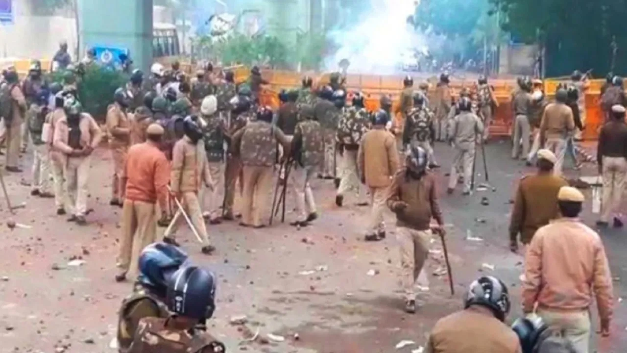 Jamia Violence:  सीसीटीवी में हाथ में केन लिए दिखा फुरकान अंततः गिरफ्तार