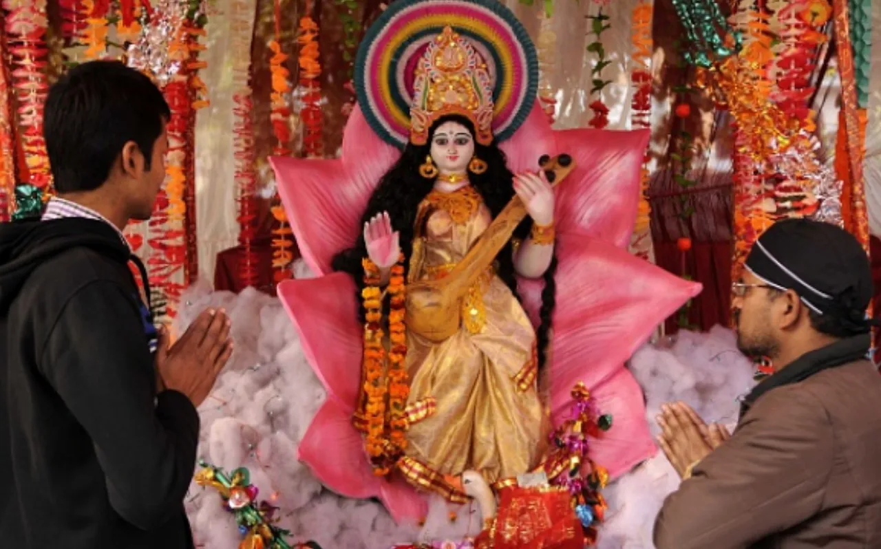 Basant Panchami 2020: बसंत पंचमी के दिन ही क्यों होती है मां सरस्वती की पूजा