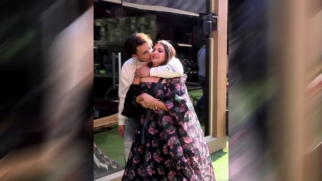 Bigg Boss 13: आसिम रियाज ने हिमांशी खुराना को किया प्रपोज, देखिए Viral Video