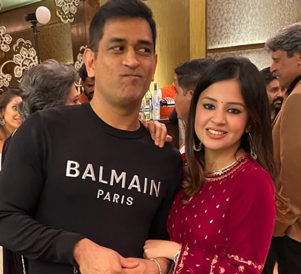 Balmain ब्रांड की जर्सी पहने दिखे महेंद्र सिंह धोनी, कीमत जानकर दंग रह जाएंगे आप