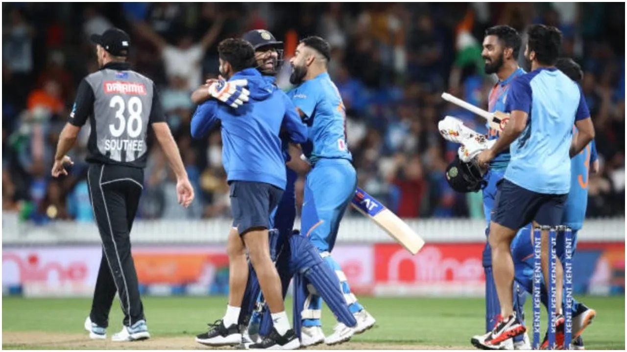 INDvsNZ : रोहित शर्मा के छक्‍कों से नहीं, इस गेंदबाज के कारण जीती टीम इंडिया