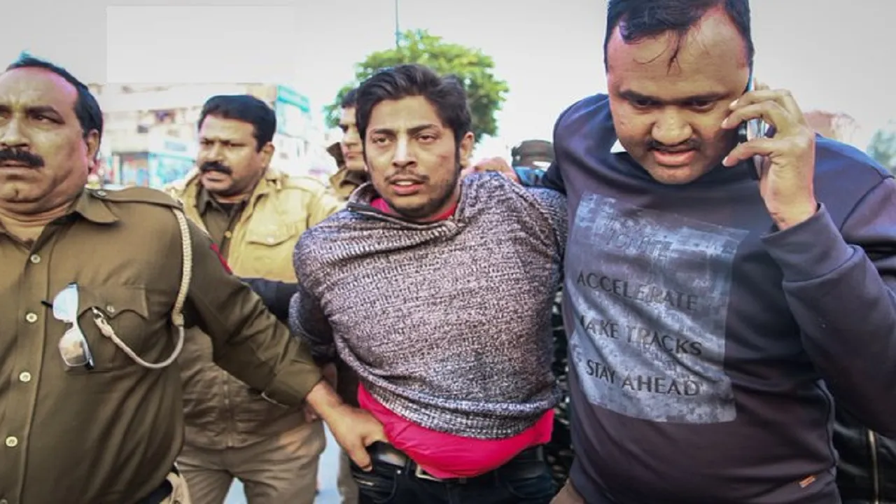 Watch Video: शाहीन बाग में फिर एक युवक ने चलाई गोलियां, पुलिस ने आरोपी को किया गिरफ्तार