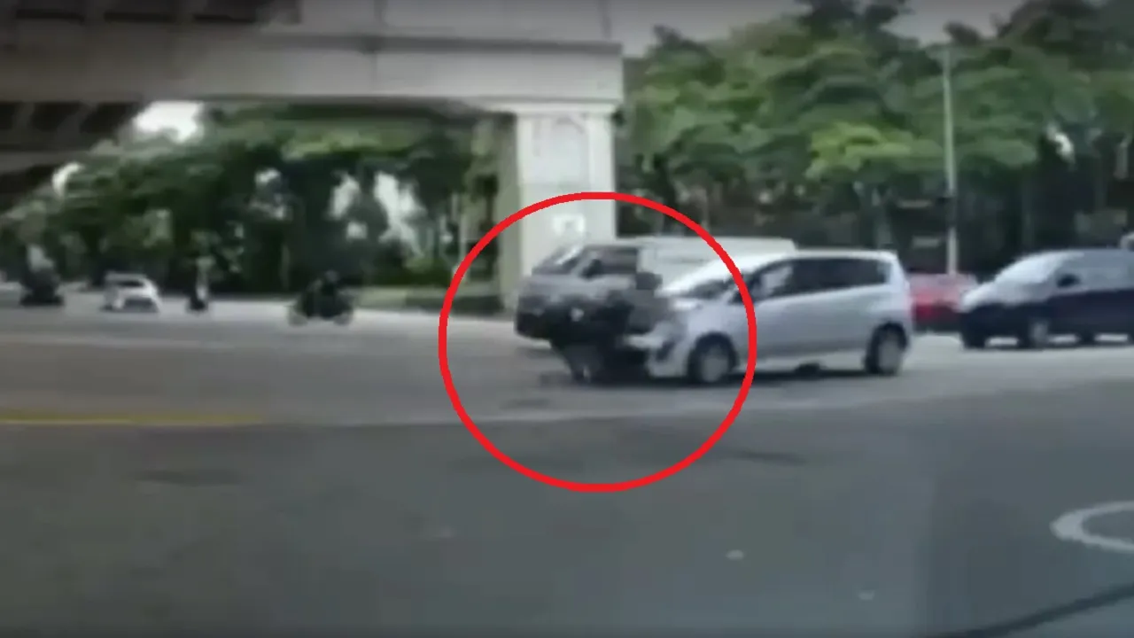Viral: कार से जोरदार टक्कर होने के बाद बाइक सवार करने लगा अजीबो-गरीब हरकतें, सन्न रह जाएगा दिमाग