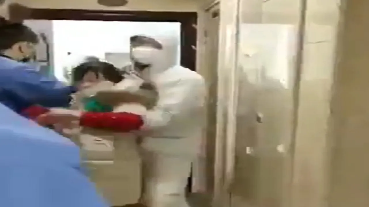 Corona Virus: चीन में स्थिति दर्दनाक, लोगों को जबर्दस्ती भेजा जा रहा विशेष केंद्र पर, VIDEO देख कांप जाएगी रूह