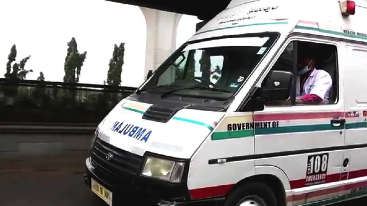 pregnant woman to the ambulance