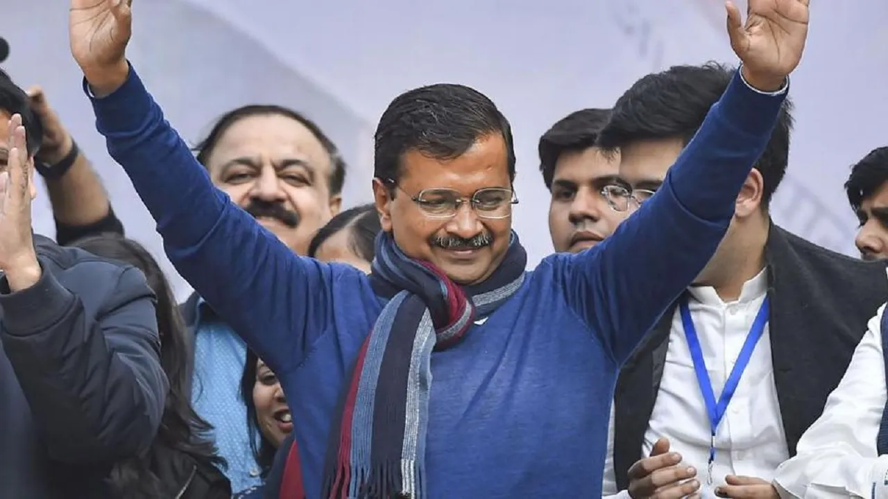 अरविंद केजरीवाल ने ली दिल्ली के CM पद की शपथ, आधा दर्जन मंत्रियों ने भी ली शपथ