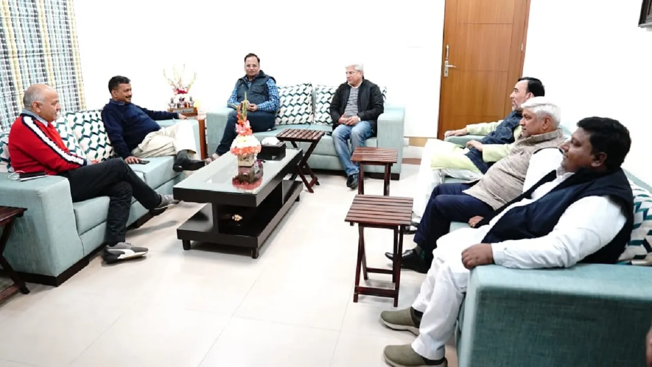 केजरीवाल ने शपथ ग्रहण से पहले कैबिनेट के साथियों के साथ किया रात्रिभोज, विकास के रोडमैप पर चर्चा की