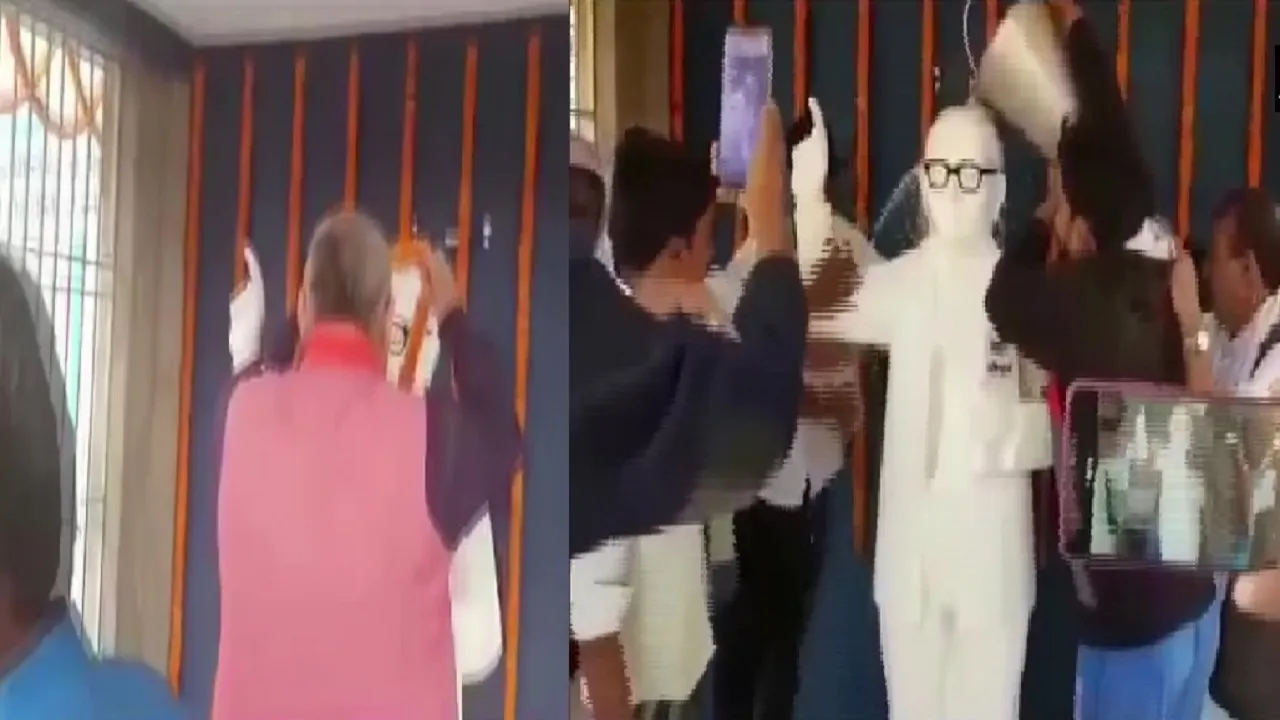 गिरिराज सिंह ने अंबेडकर की मूर्ति पर चढ़ाई माला, तो CPI और RJD के कार्यकर्ताओं ने किया प्रतिमा का शुद्धीकरण