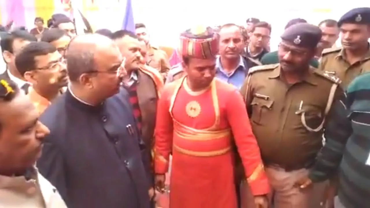 पुलिस अधिकारी ने नहीं पहचाना तो भड़क उठे बिहार के स्वास्थ्य मंत्री मंगल पांडेय, बोले- सस्पेंड करो इसे