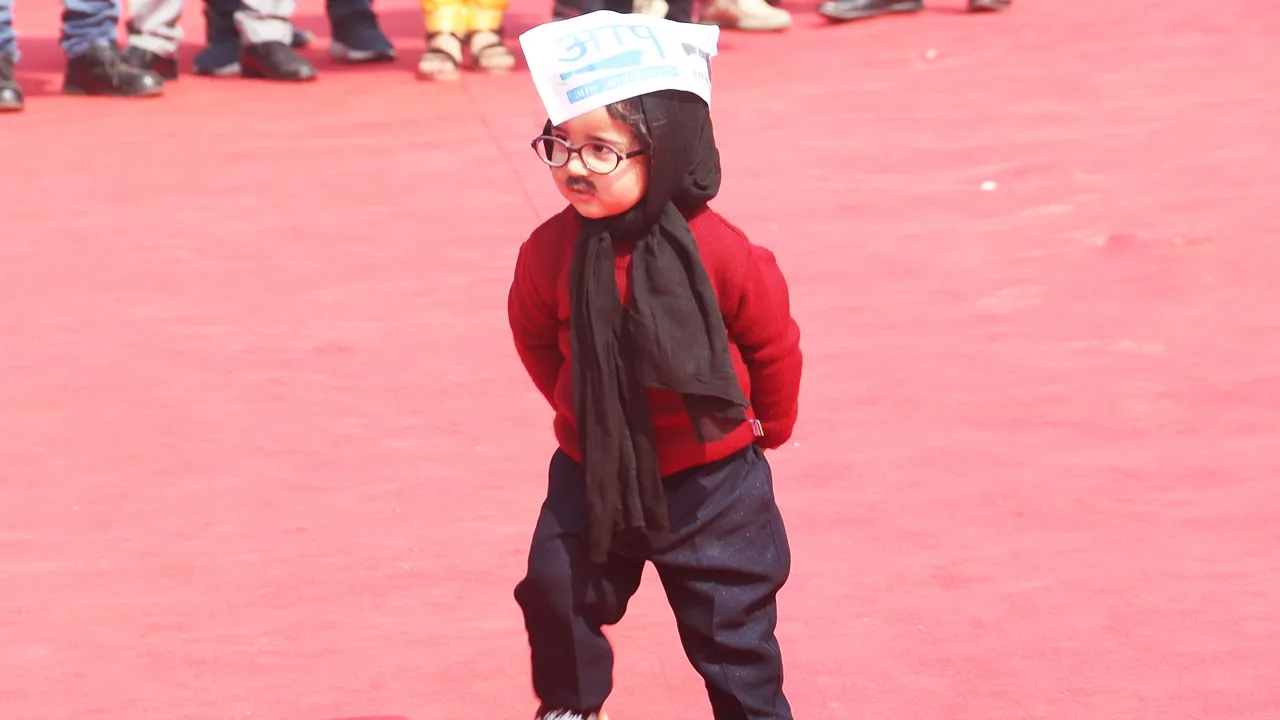 जूनियर केजरीवाल ने जीता सभी का दिल, लोगों ने खिंचाई सेल्फी