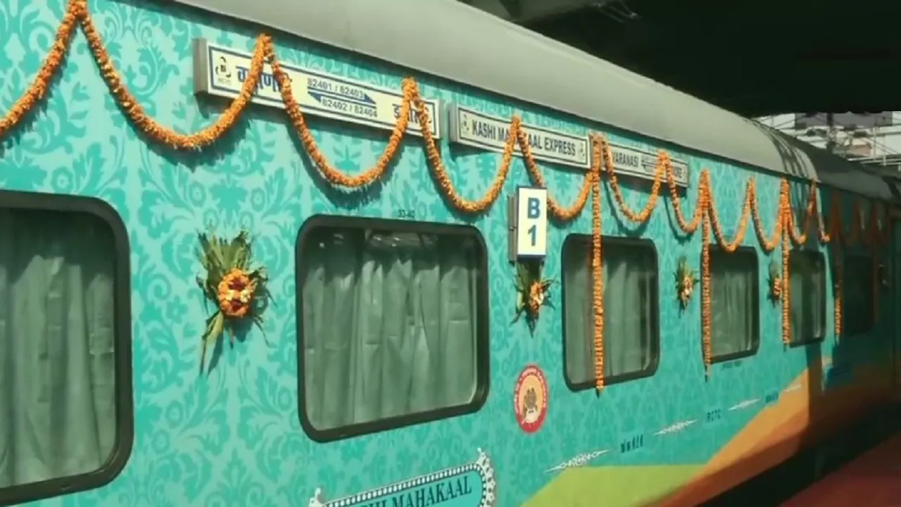 'काशी महाकाल एक्सप्रेस' कराएगी आध्यात्मिक अहसास, पीएम मोदी ने की रवाना