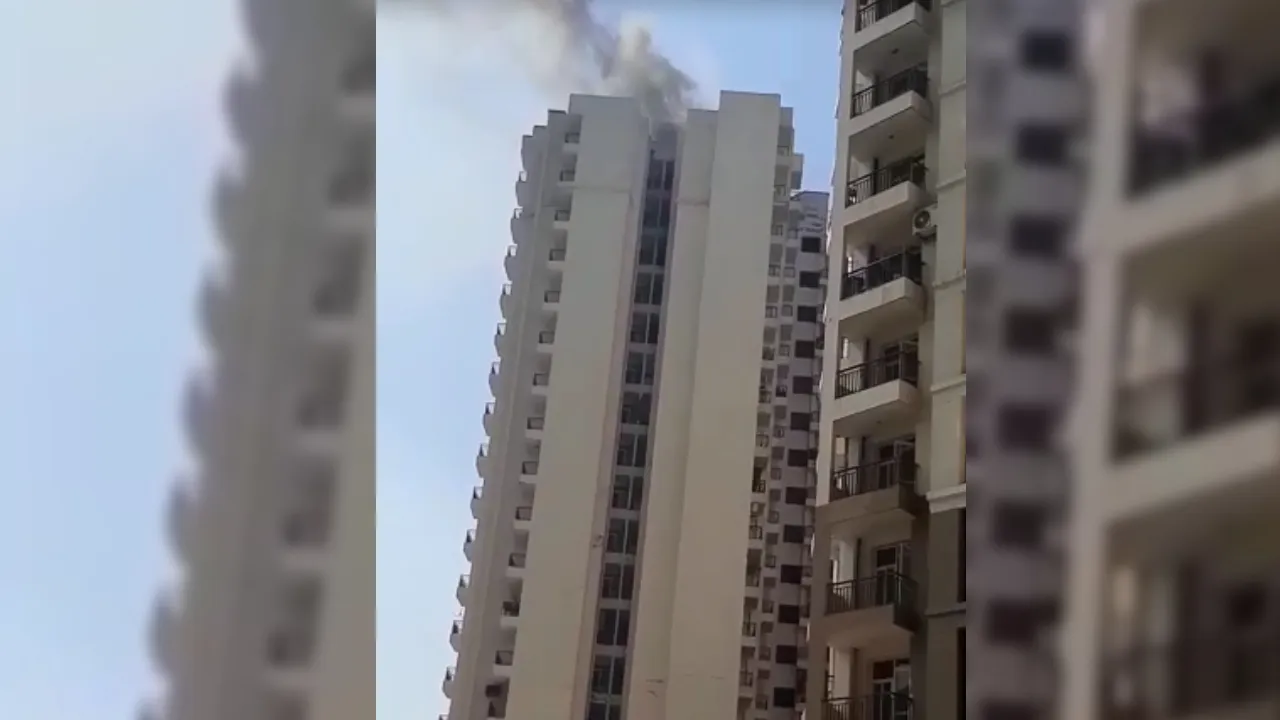 ग्रेटर नोएडा वेस्ट की एलिगेंट विला सोसाइटी की बिल्डिंग में लगी आग