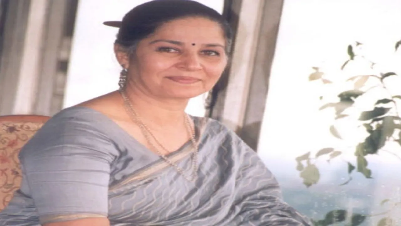 शाहीन बाग में धरने पर बैठे प्रदर्शनकारियों से मिलने पहुंचीं बॉलीवुड अभिनेत्री सुहासिनी मुले, कही ये बड़ी बात