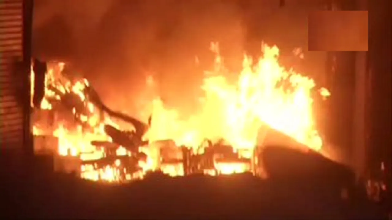 Delhi Violence: दिल्ली हिंसा में अब तक 13 की मौत, दंगाइयों को गोली मारने का आदेश