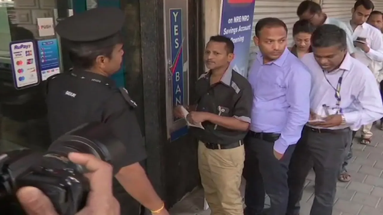 Yes Bank ATM Crowd