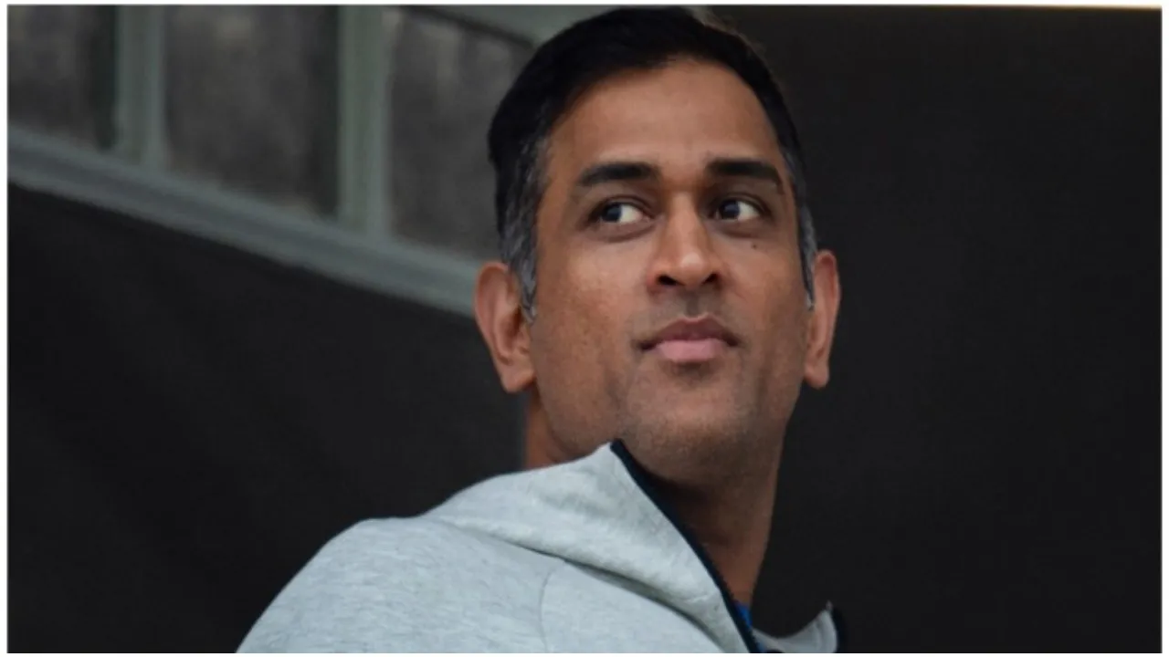 dhoni smile
