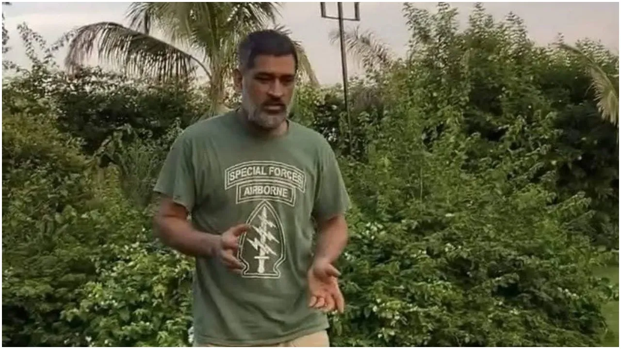 dhoni white