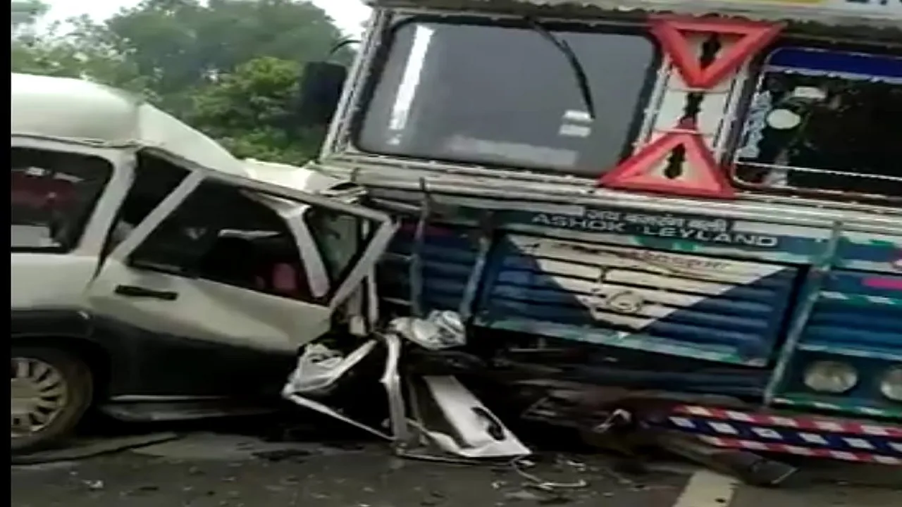 Pratapgarh Accident