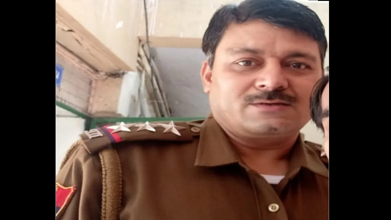 Delhi Police Inspector