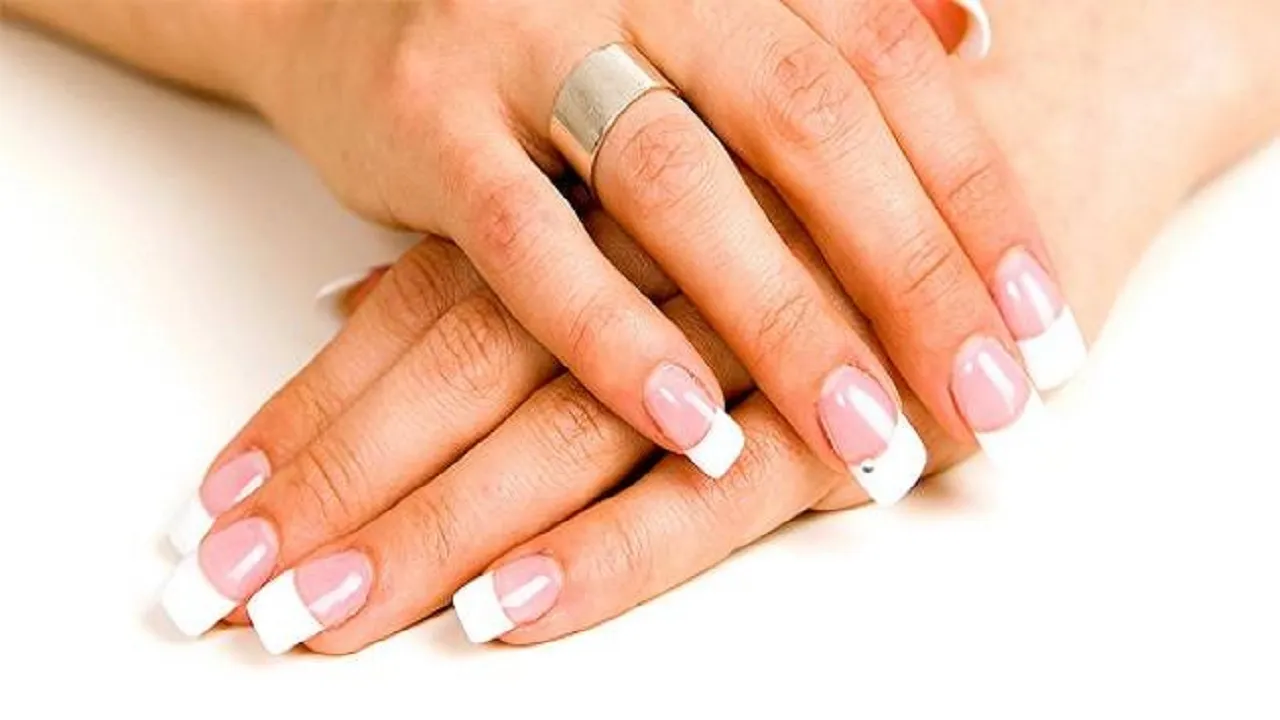 nails
