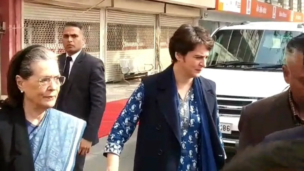 सोनिया गांधी और प्रियंका गांधी