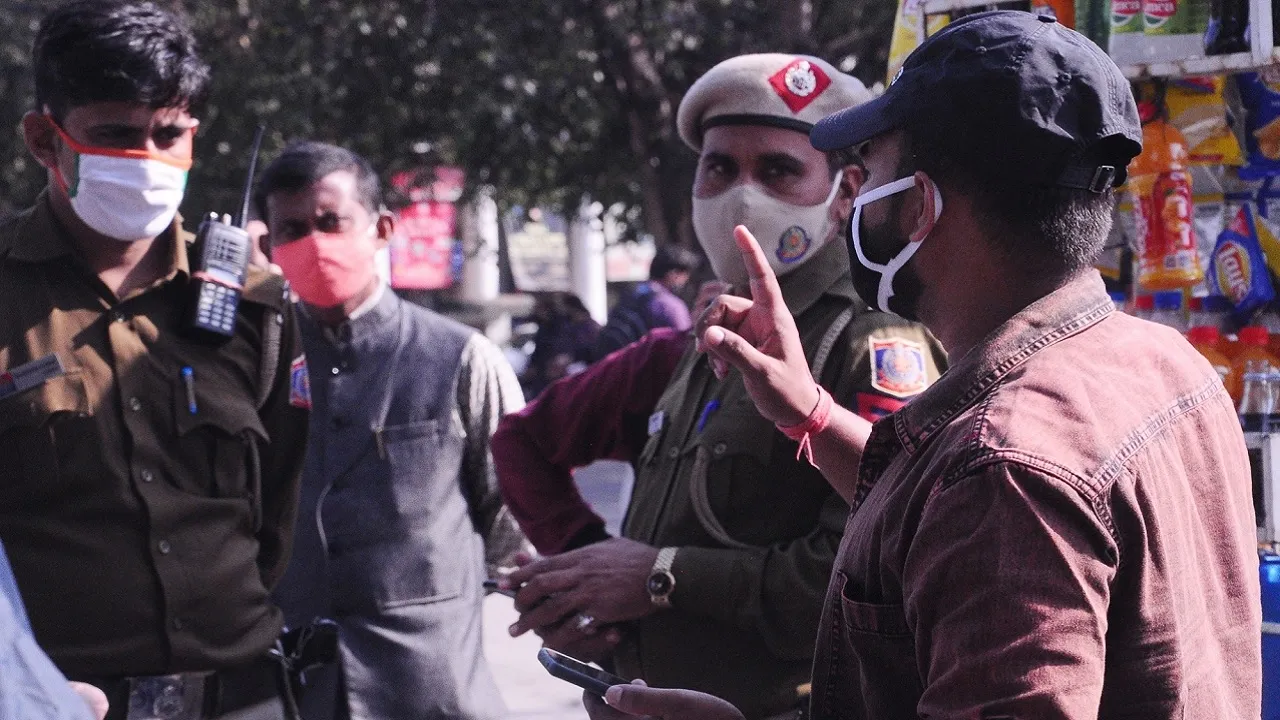 police fine with out mask delhi