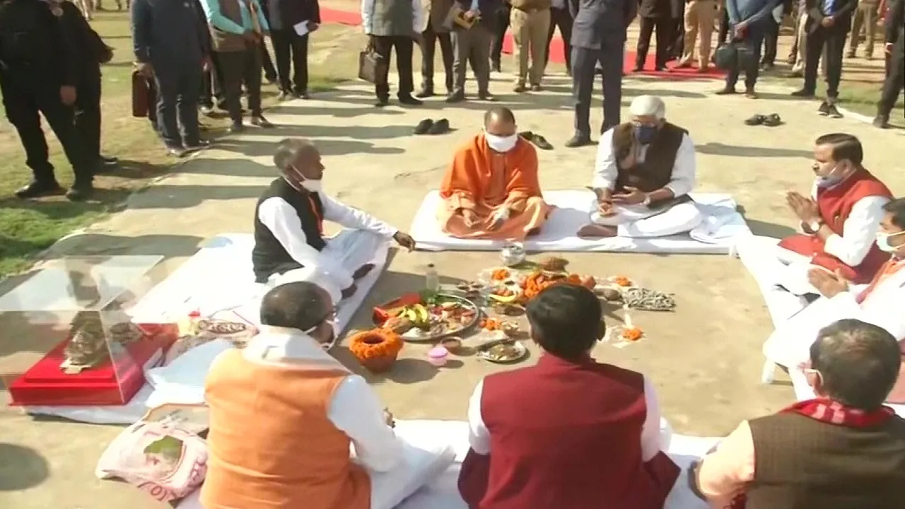 CM योगी ने पूजा-अर्चना की