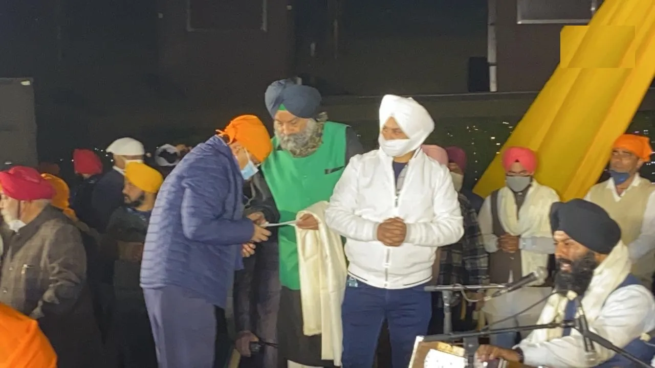 arvind kejriwal in farmes protest