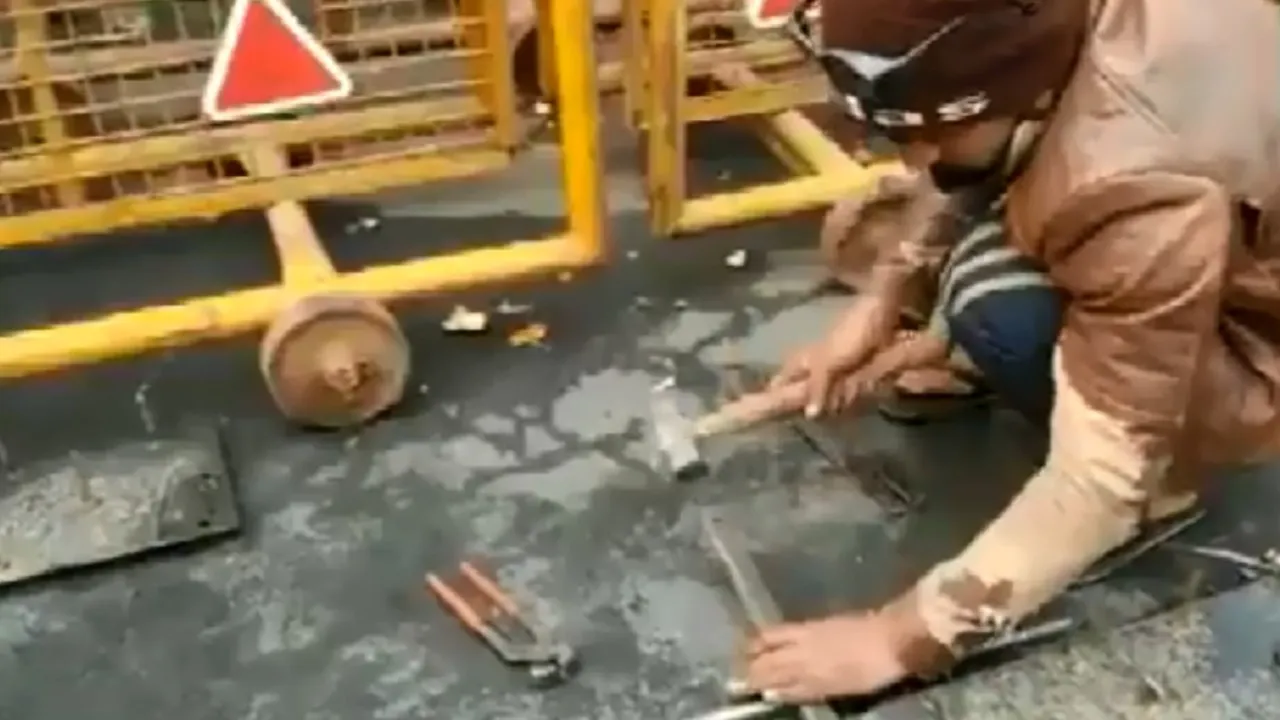 farmer remove baricades