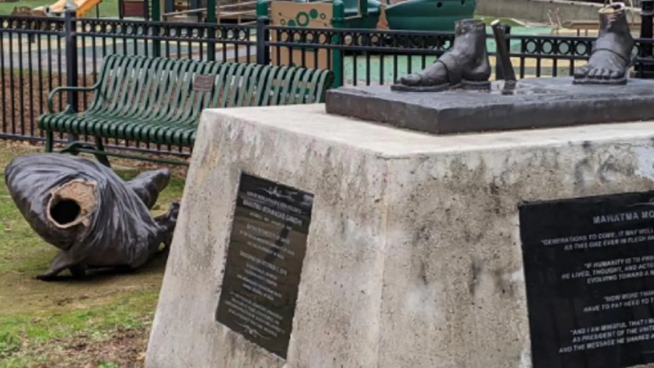 Gandhi Statue