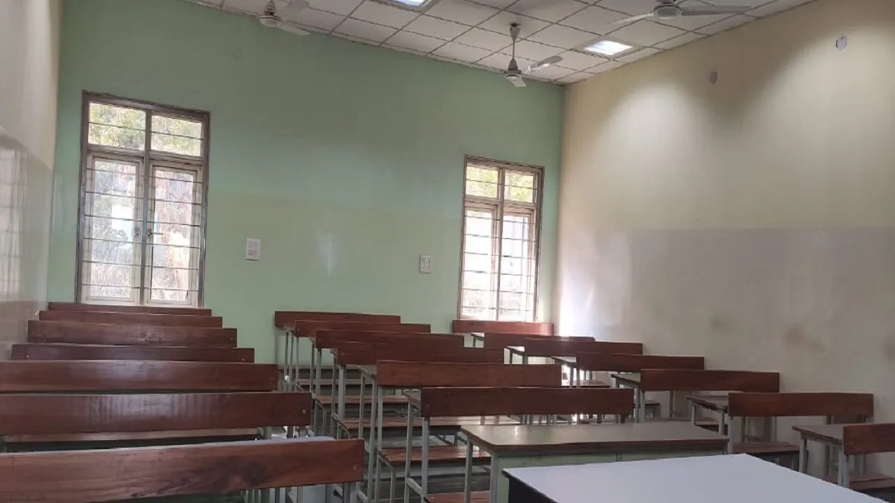 शिक्षकों को दिल्ली सरकार ने दी नौकरी