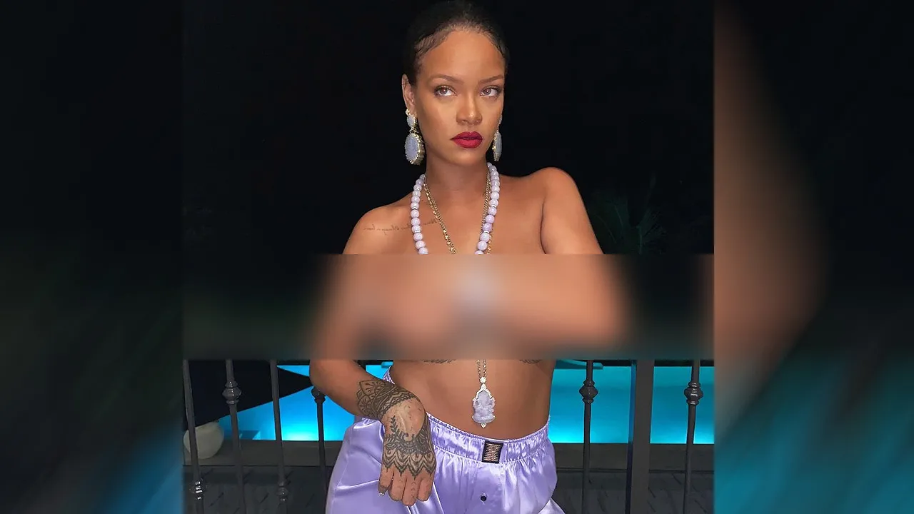 rihanna topless photo