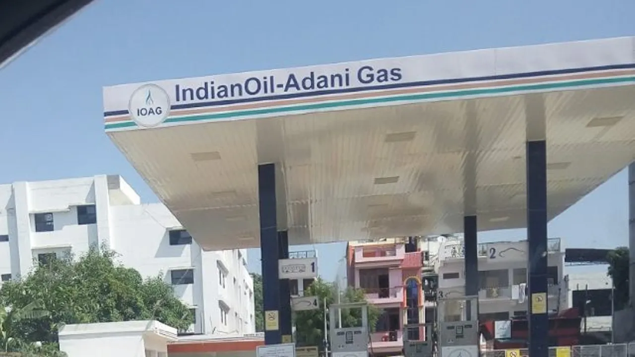 Fact Check: भारत सरकार ने अडानी को बेच दिया इंडियन ऑयल, जानें सच