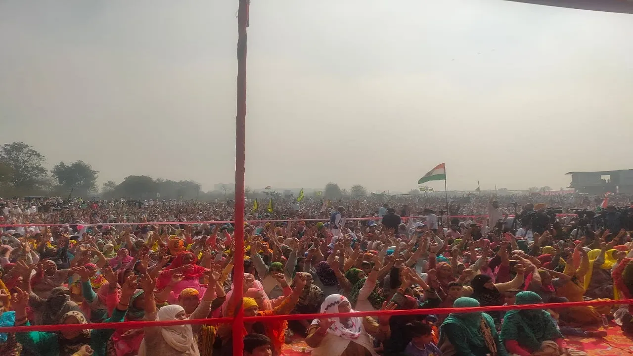 Farmer leader Gurnam Singh addressing farmers in Bahadurgarh Kisan Panchayat