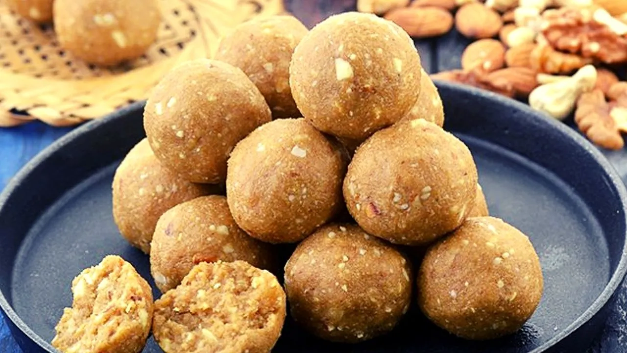 Khoya Til Laddu