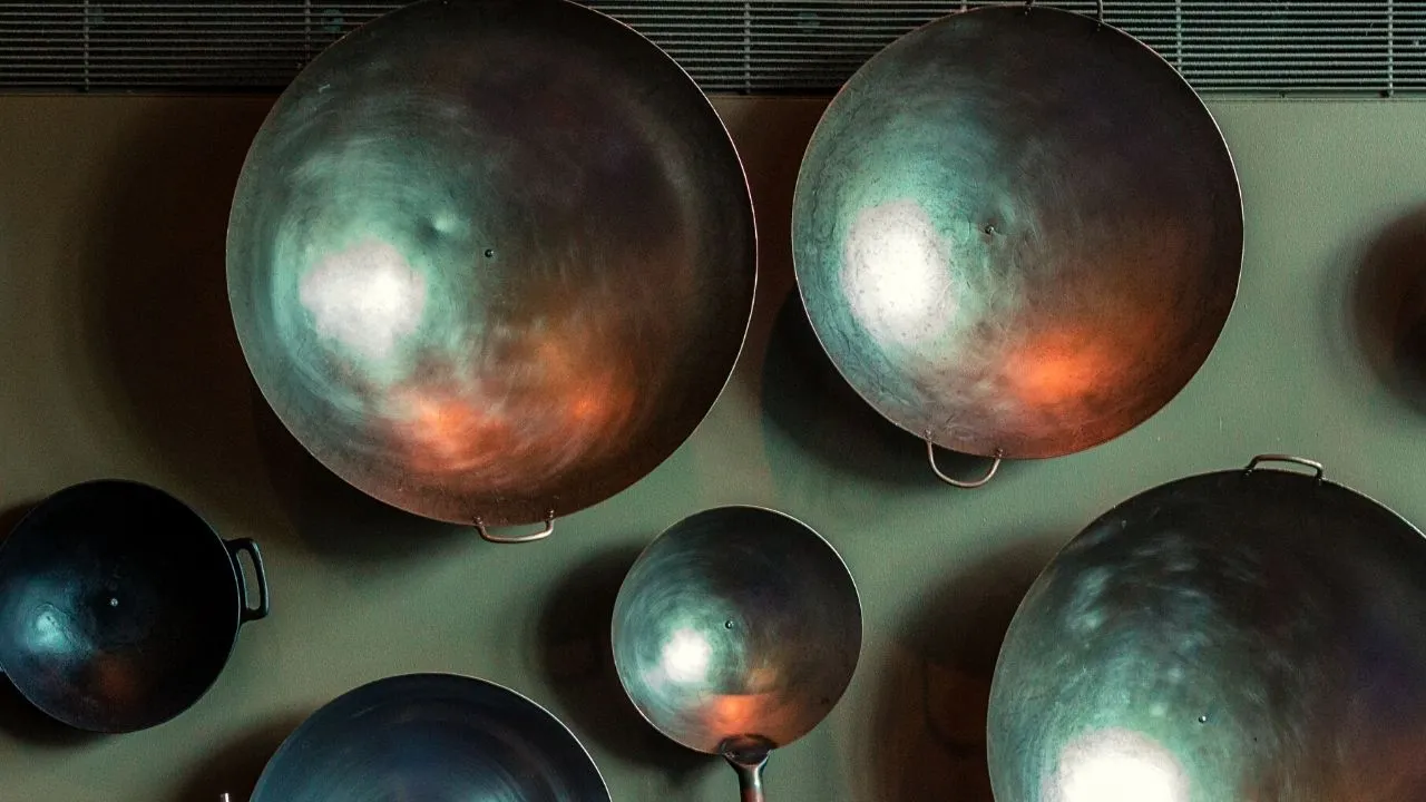 clean burnt utensils at home