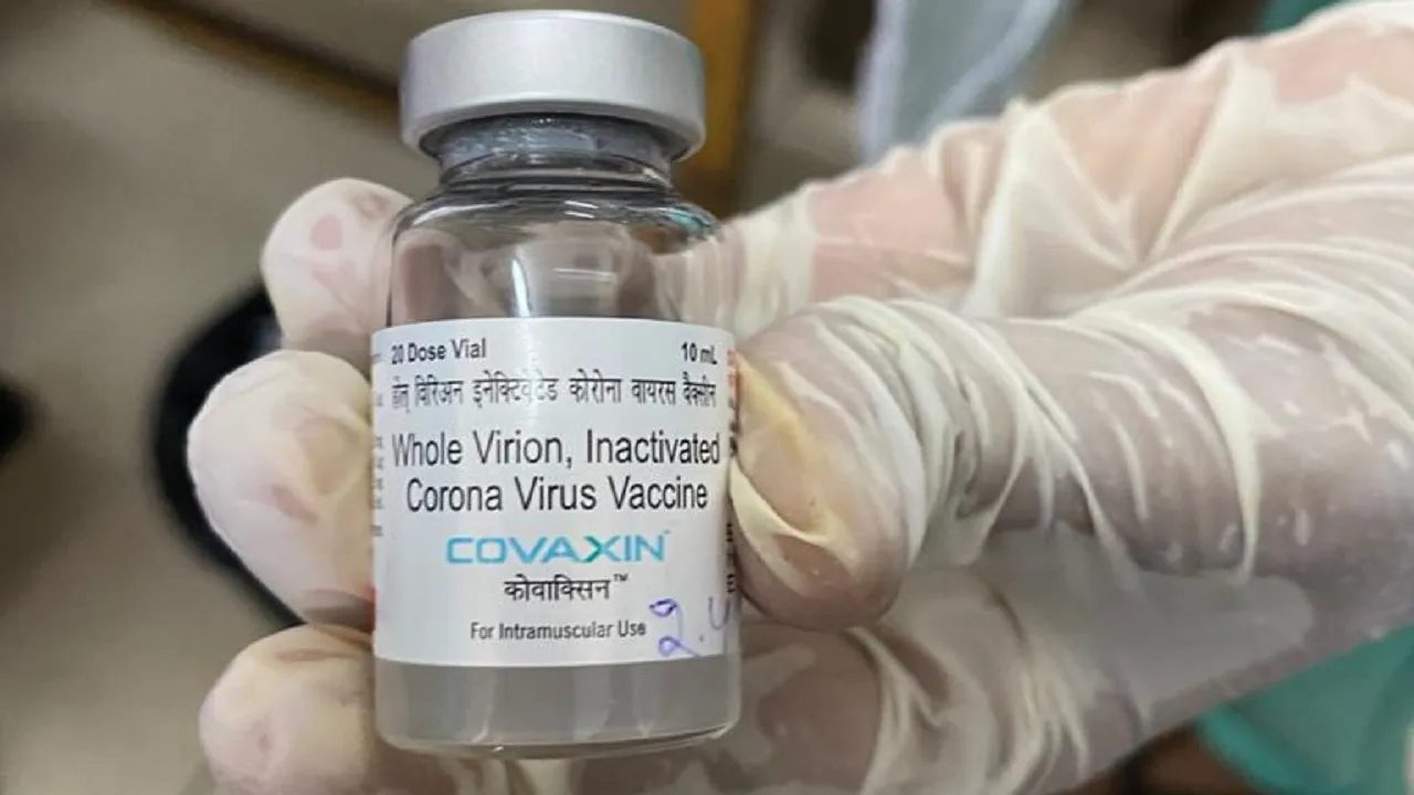 Fact Check: प्राइवेट अस्पताल में भी Free Vaccine लगवा सकते हैं पेंशनर?