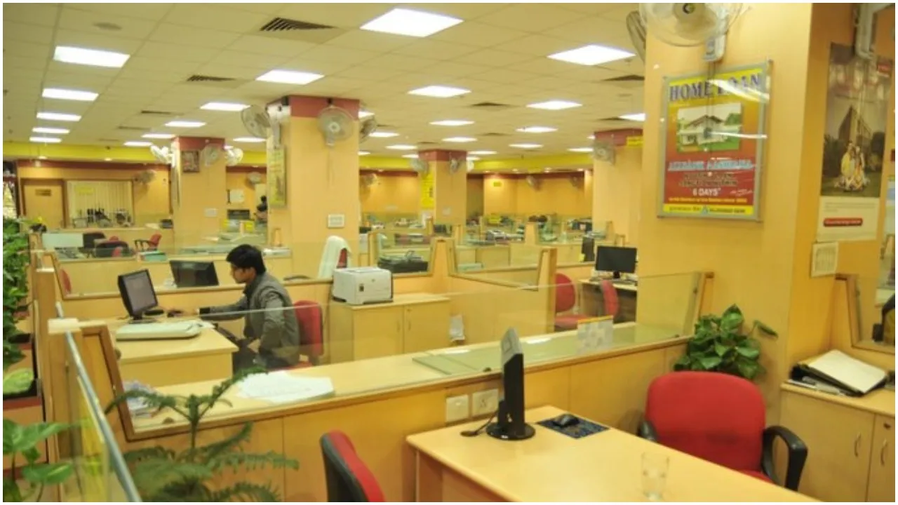 Bank Employee (सांकेतिक चित्र)