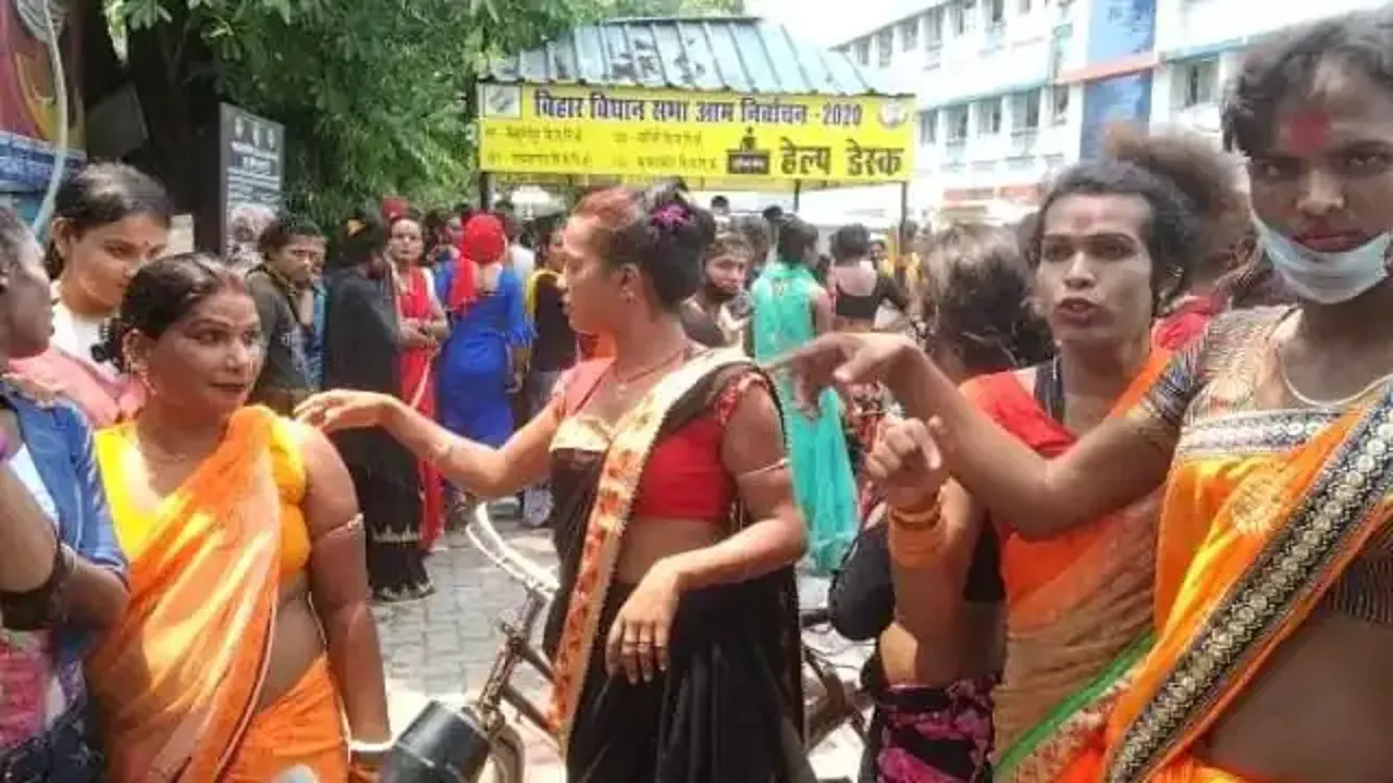 गोपालगंज में किन्नरों ने किया लॉकडाउन का विरोध
