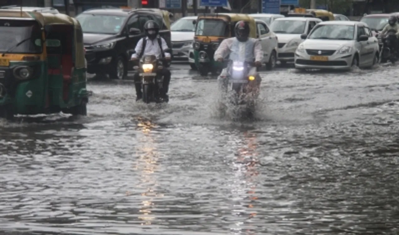 Waterlogging, traffic