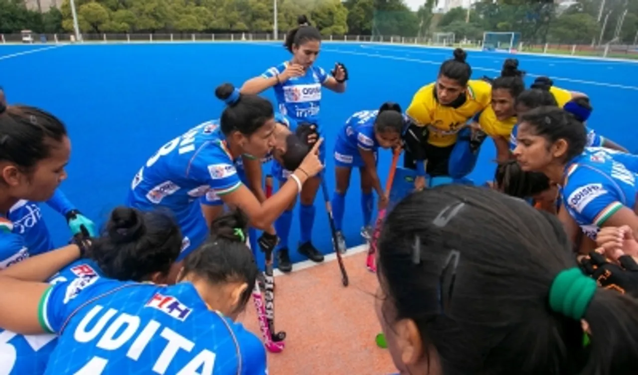 Women hockey
