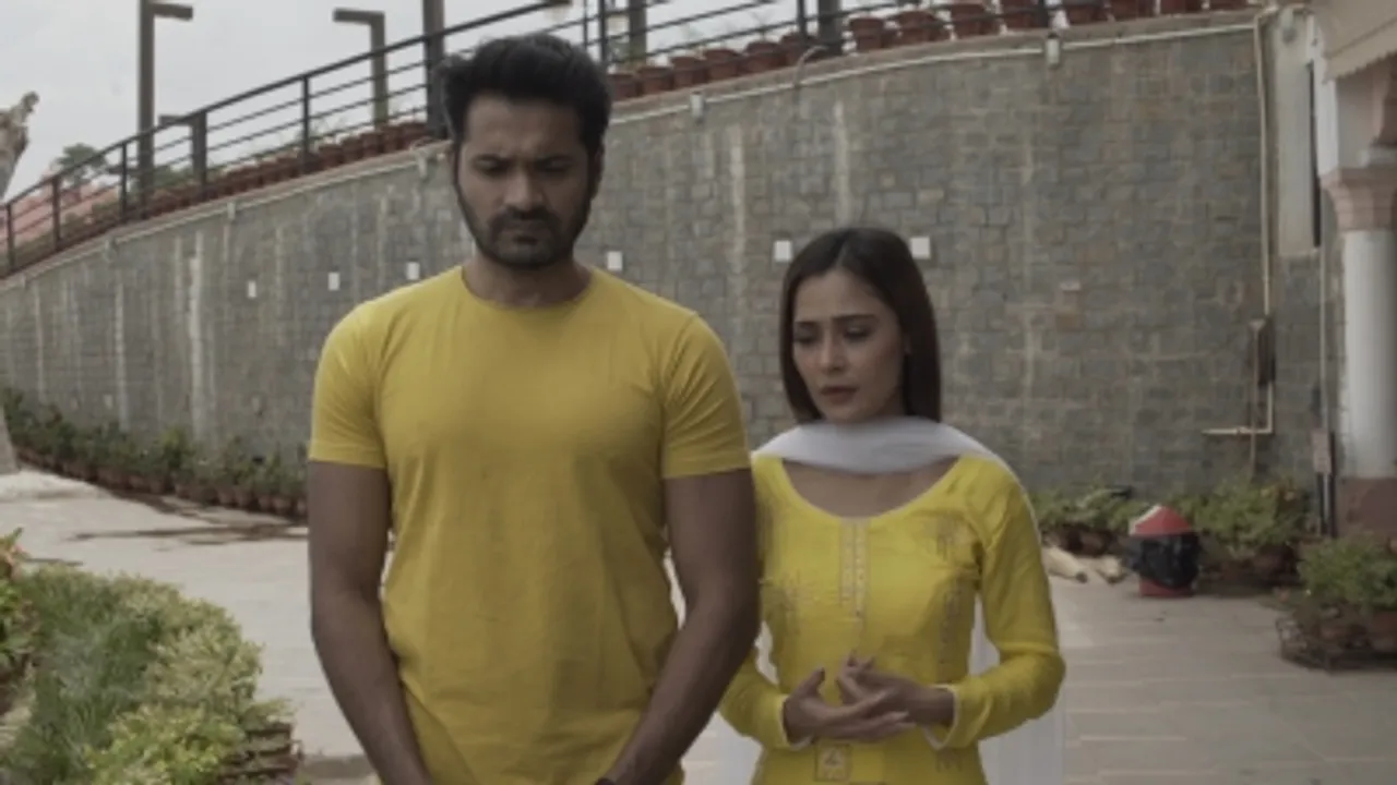 Sara Khan,