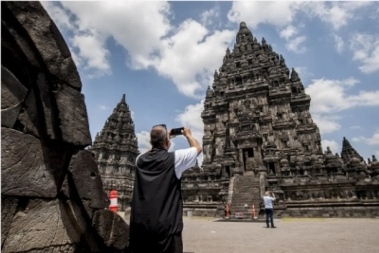 Indoneia reopen
