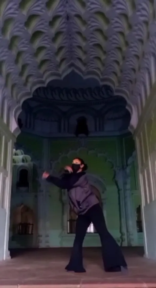 girl dancing