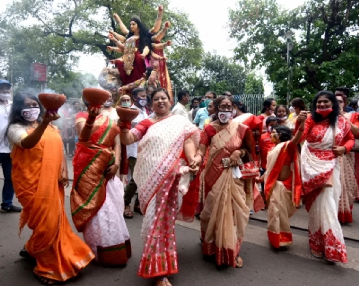 KolkataWomen holding