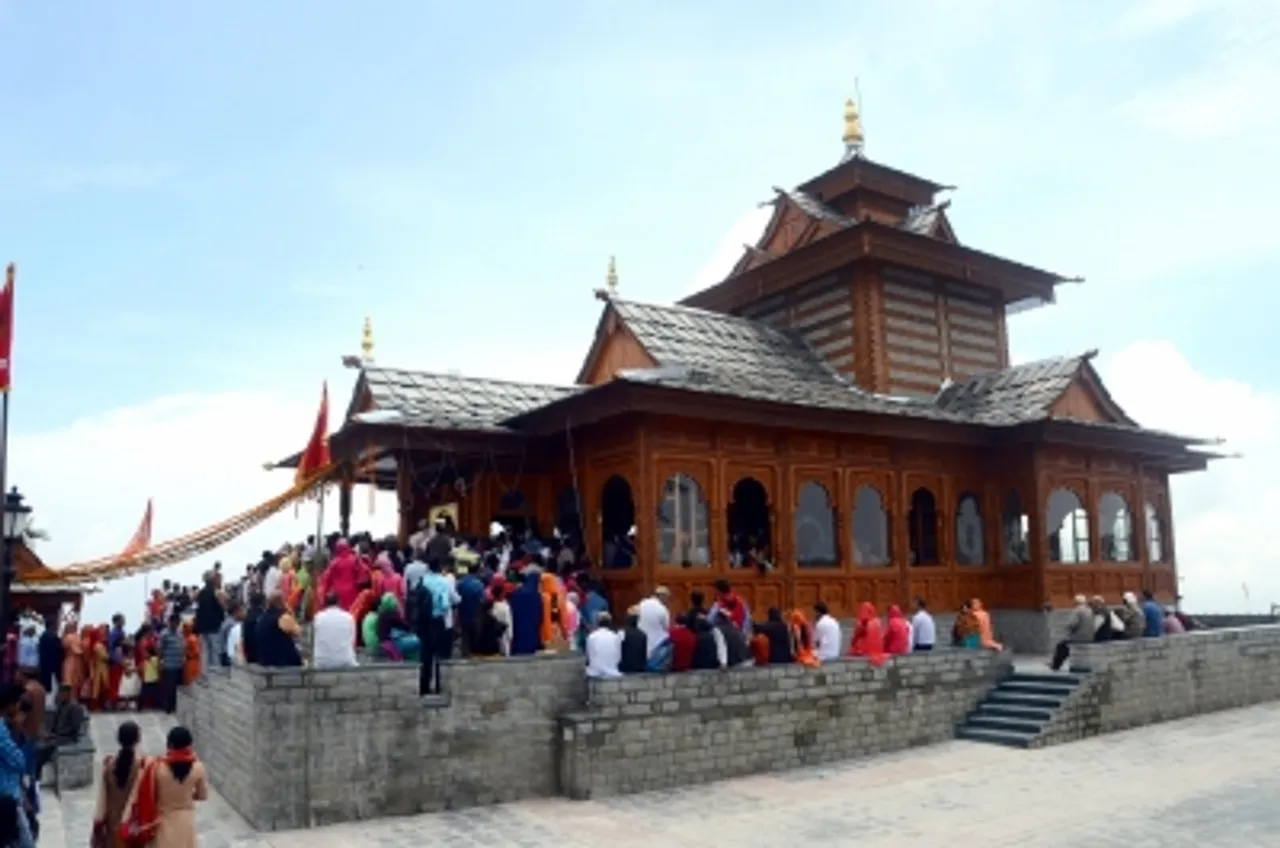 Devotee throng