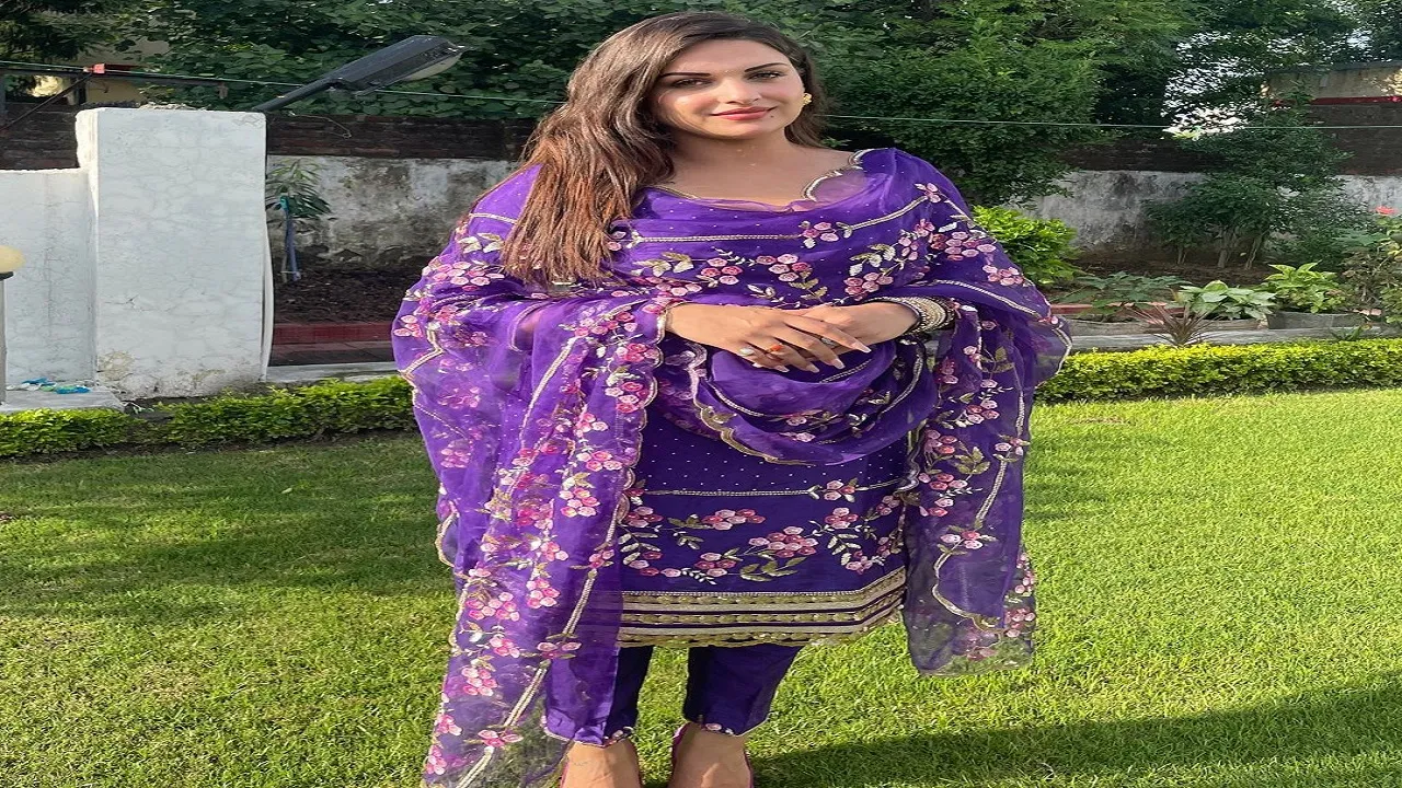 Himanshi Khurana Diwali look