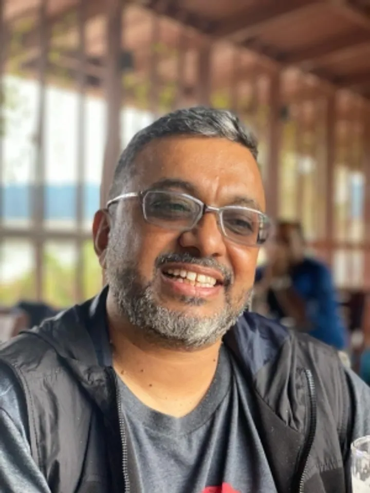Aafat-E-Ihq director